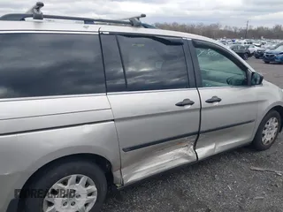 2006 Honda Odyssey LX with VIN 5FNRL38216B105808, listed as a IAAI auction lot 41737585 with 193,915 mi miles. Bid and sale history available at carsss.com. Image 6.