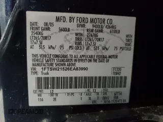 2006 Ford F-250 XL z VIN 1FTSW21526EA83990, wystawiony jako Copart lot #47279325 z przebiegiem 179 135 mil mil oraz Szkoda całkowita • Salvage title. Historia ofert i sprzedaży dostępna na DreamBid. Obrazek 13.