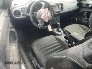 2014 Volkswagen Beetle 1.8T w/Premium z VIN 3VW517AT6EM816698, wystawiony jako Copart lot #57344055 z przebiegiem 52 782 mil mil oraz Szkody całkowita. Historia ofert i sprzedaży dostępna na DreamBid. Obrazek 8.