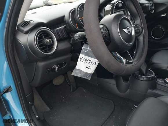2015 MINI Cooper Hardtop 4 Door S with VIN WMWXU3C58F2B58305, listed as a IAAI auction lot 41413715 with 98,413 mi miles. Bid and sale history available at carsss.com. Image 17.