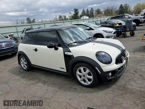 2008 MINI Hardtop with VIN WMWMF33528TT64260, listed as a Copart auction lot 52642935 with 82,502 mi miles and Salvage Title. Bid and sale history available at DreamBid. Image 11.
