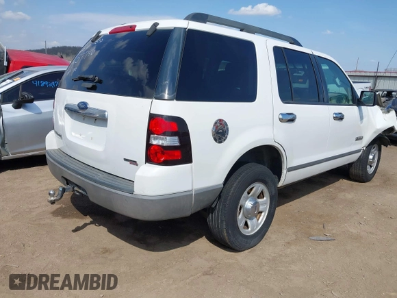2006 Ford Explorer XLS z VIN 1FMEU72E36UB11635, wystawiony jako IAAI lot #41896140 z przebiegiem 238 333 mil mil oraz . Historia ofert i sprzedaży dostępna na DreamBid. Obrazek 4.