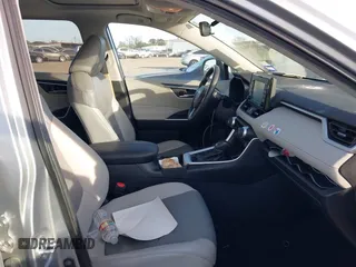 2021 Toyota RAV4 XLE Premium with VIN 2T3C1RFV1MC142071, listed as a IAAI auction lot 41747935 with 82,427 mi miles. Bid and sale history available at carsss.com. Image 5.