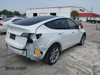 2023 Tesla Model Y Long Range z VIN 7SAYGDEE0PA065534, wystawiony jako IAAI lot #42445868 z przebiegiem 22 638 mil mil oraz . Historia ofert i sprzedaży dostępna na DreamBid. Obrazek 4.