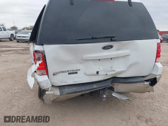 2006 Ford Expedition Eddie Bauer with VIN 1FMPU17596LA90732, listed as a IAAI auction lot 41689510 with 187,122 mi miles. Bid and sale history available at carsss.com. Image 6.