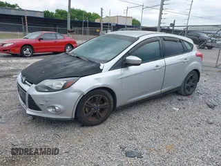2012 Ford Focus SE z VIN 1FAHP3K28CL369762, wystawiony jako IAAI lot #42095476 z przebiegiem 150 584 mil mil oraz . Historia ofert i sprzedaży dostępna na DreamBid. Obrazek 2.