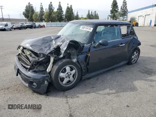 2007 MINI Hardtop z VIN WMWMF33537TT54433, wystawiony jako Copart lot #58813415 z przebiegiem 111 250 mil mil oraz Szkoda całkowita • Salvage title. Historia ofert i sprzedaży dostępna na DreamBid. Obrazek 1.