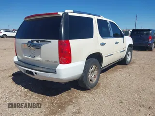2007 Cadillac Escalade z VIN 1GYFK638X7R422351, wystawiony jako IAAI lot #42298364 z przebiegiem 263 314 mil mil oraz . Historia ofert i sprzedaży dostępna na DreamBid. Obrazek 4.