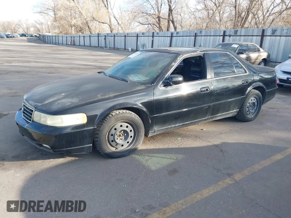 2002 Cadillac Seville Touring STS z VIN 1G6KY54972U193737, wystawiony jako IAAI lot #41876511 z przebiegiem 165 571 mil mil oraz . Historia ofert i sprzedaży dostępna na DreamBid. Obrazek 2.