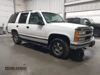1999 Chevrolet Tahoe Z71 z VIN 1GNEK13R0XJ364222, wystawiony jako IAAI lot #41988710 z przebiegiem 204 577 mil mil oraz . Historia ofert i sprzedaży dostępna na DreamBid. Obrazek 1.