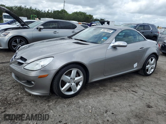 2005 Mercedes-Benz SLK 230/320 z VIN WDBWK56F95F039444, wystawiony jako Copart lot #59275854 z przebiegiem 100 681 mil mil oraz Szkoda całkowita • Salvage title. Historia ofert i sprzedaży dostępna na DreamBid. Obrazek 1.