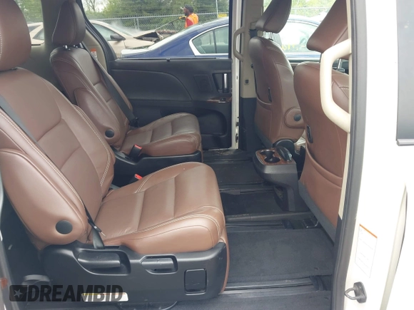 2015 Toyota Sienna XLE with VIN 5TDYK3DC3FS529256, listed as a IAAI auction lot 42172570 with 163,725 mi miles and . Bid and sale history available at carsss.com. Image 8.