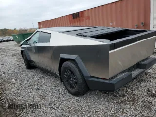2024 Tesla Cybertruck z VIN 7G2CEHED0RA014997, wystawiony jako Copart lot #82289564 z przebiegiem Nie podano mil oraz Szkody całkowita. Historia ofert i sprzedaży dostępna na DreamBid. Obrazek 2.