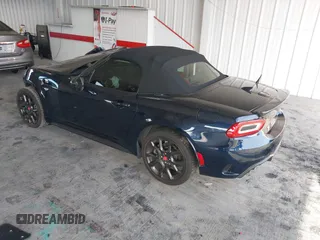 2019 FIAT 124 Spider Lusso z VIN JC1NFAEK6K0142695, wystawiony jako IAAI lot #42683013 z przebiegiem 33 559 mil mil oraz . Historia ofert i sprzedaży dostępna na DreamBid. Obrazek 3.