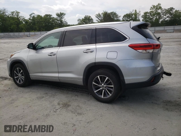 2017 Toyota Highlander XLE z VIN 5TDJZRFH7HS371631, wystawiony jako Copart lot #57122355 z przebiegiem 97 918 mil mil oraz Szkoda całkowita • Salvage title. Historia ofert i sprzedaży dostępna na DreamBid. Obrazek 2.