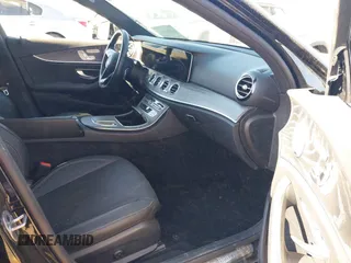 2022 Mercedes-Benz E 350 with VIN W1KZF8DB1NB085013, listed as a IAAI auction lot 41881502 with 83,238 mi miles and . Bid and sale history available at DreamBid. Image 5.