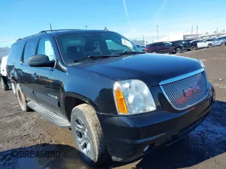 2013 GMC Yukon XL SLT with VIN 1GKS2KE71DR348271, listed as a IAAI auction lot 41388489 with 261,334 mi miles. Bid and sale history available at carsss.com. Image 1.