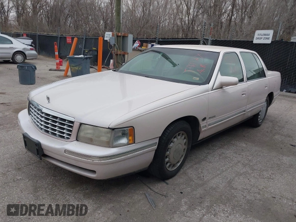 1998 Cadillac DeVille z VIN 1G6KD54YXWU800156, wystawiony jako IAAI lot #41820044 z przebiegiem Nie podano mil oraz . Historia ofert i sprzedaży dostępna na DreamBid. Obrazek 2.