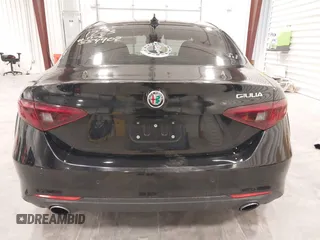 2017 Alfa Romeo Giulia Ti z VIN ZARFAECN7H7554902, wystawiony jako IAAI lot #41599442 z przebiegiem 84 045 mil mil oraz . Historia ofert i sprzedaży dostępna na DreamBid. Obrazek 16.