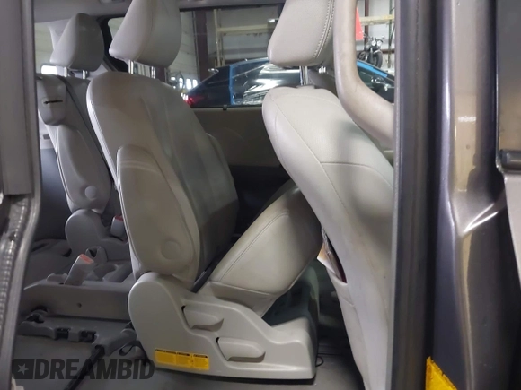 2013 Toyota Sienna XLE AAS with VIN 5TDYK3DC5DS355798, listed as a IAAI auction lot 41884055 with 135,032 mi miles. Bid and sale history available at carsss.com. Image 8.