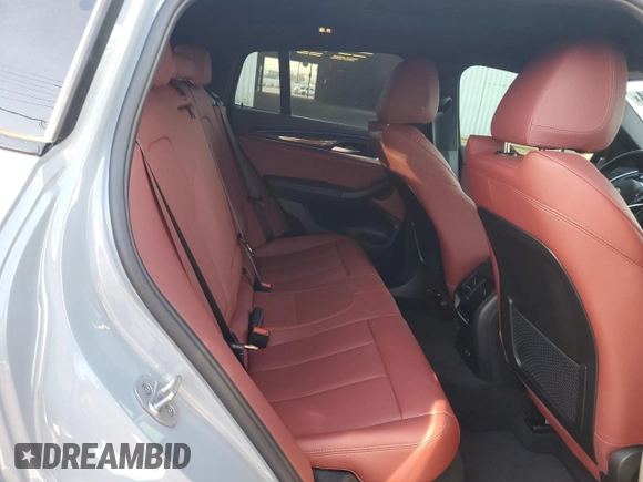 2024 BMW X4 M40i z VIN 5UX43DT03R9X53900, wystawiony jako Copart lot #87204324 z przebiegiem 8 410 mil mil oraz Szkoda całkowita • Salvage title. Historia ofert i sprzedaży dostępna na DreamBid. Obrazek 11.