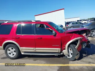2005 Ford Explorer Eddie Bauer z VIN 1FMDU74W85UB49412, wystawiony jako IAAI lot #42041844 z przebiegiem Nie podano mil oraz . Historia ofert i sprzedaży dostępna na DreamBid. Obrazek 13.