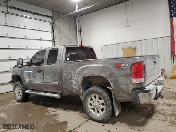 2013 GMC Sierra 2500HD SLE with VIN 1GT220C89DZ157015, listed as a Copart auction lot 45725595 with 120,440 mi miles and Salvage Title. Bid and sale history available at carsss.com. Image 2.
