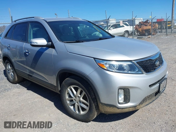 2014 Kia Sorento LX with VIN 5XYKTDA72EG489389, listed as a IAAI auction lot 41905133 with 152,578 mi miles. Bid and sale history available at carsss.com. Image 1.