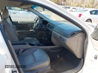 2002 Ford Taurus SES Standard with VIN 1FAFP55S82A121696, listed as a IAAI auction lot 41495902 with 275,166 mi miles. Bid and sale history available at carsss.com. Image 5.
