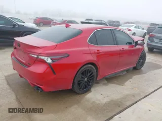 2021 Toyota Camry XSE z VIN 4T1K61AKXMU426592, wystawiony jako IAAI lot #41651425 z przebiegiem 56 485 mil mil oraz . Historia ofert i sprzedaży dostępna na DreamBid. Obrazek 4.