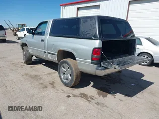 1998 Dodge 1500 z VIN 1B7HF16Y2WS556490, wystawiony jako IAAI lot #41734400 z przebiegiem 218 082 mil mil oraz . Historia ofert i sprzedaży dostępna na DreamBid. Obrazek 3.