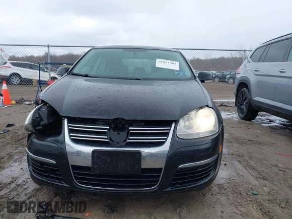 2009 Volkswagen Jetta Sedan SE with VIN 3VWRM71K39M061922, listed as a IAAI auction lot 41833902 with 207,905 mi miles. Bid and sale history available at carsss.com. Image 12.