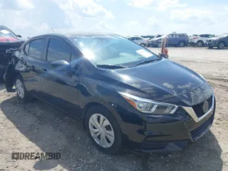 2020 Nissan Versa S z VIN 3N1CN8DV5LL807563, wystawiony jako IAAI lot #42169247 z przebiegiem 69 857 mil mil oraz . Historia ofert i sprzedaży dostępna na DreamBid. Obrazek 1.