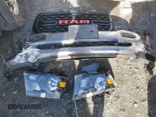 2024 Ram 1500 Big Horn z VIN 1C6SRFBT0RN210968, wystawiony jako Copart lot #49988365 z przebiegiem 7 678 mil mil oraz Szkoda całkowita • Salvage title. Historia ofert i sprzedaży dostępna na DreamBid. Obrazek 12.