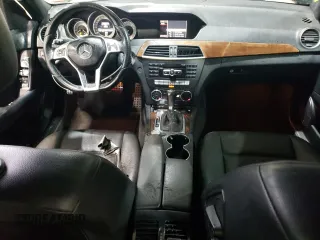 2013 Mercedes-Benz C 300 Sport z VIN WDDGF8AB0DR288122, wystawiony jako Copart lot #55216405 z przebiegiem 158 303 mil mil oraz Szkoda całkowita • Salvage title. Historia ofert i sprzedaży dostępna na DreamBid. Obrazek 8.