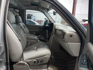 2005 Chevrolet Suburban Z71 with VIN 3GNFK16Z95G265896, listed as a IAAI auction lot 41248931 with 206,062 mi miles. Bid and sale history available at carsss.com. Image 5.