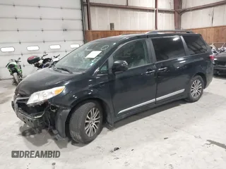 2018 Toyota Sienna XLE Auto Access Seat with VIN 5TDYZ3DC1JS960019, listed as a IAAI auction lot 41491992 with 128,021 mi miles. Bid and sale history available at carsss.com. Image 17.