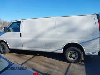 2014 Chevrolet Express Cargo z VIN 1GCWGGBA3E1109722, wystawiony jako IAAI lot #41845284 z przebiegiem 224 334 mil mil oraz . Historia ofert i sprzedaży dostępna na DreamBid. Obrazek 14.