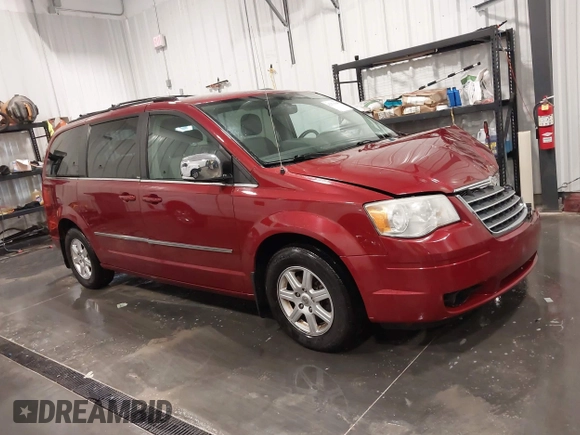 2010 Chrysler Town & Country Touring Plus z VIN 2A4RR8DX7AR480395, wystawiony jako IAAI lot #42171948 z przebiegiem 113 740 mil mil oraz . Historia ofert i sprzedaży dostępna na DreamBid. Obrazek 13.