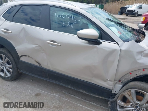 2022 Mazda CX-30 S Select z VIN 3MVDMBBL2NM439681, wystawiony jako IAAI lot #41960902 z przebiegiem 22 730 mil mil oraz . Historia ofert i sprzedaży dostępna na DreamBid. Obrazek 18.