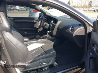 2013 Audi S5 Premium Plus z VIN WAUCGAFR5DA034713, wystawiony jako IAAI lot #41888979 z przebiegiem 81 180 mil mil oraz . Historia ofert i sprzedaży dostępna na DreamBid. Obrazek 5.