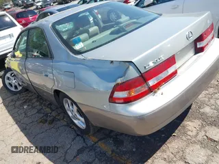 2001 Lexus ES with VIN JT8BF28G615110087, listed as a IAAI auction lot 41853786 with 152,048 mi miles. Bid and sale history available at carsss.com. Image 3.