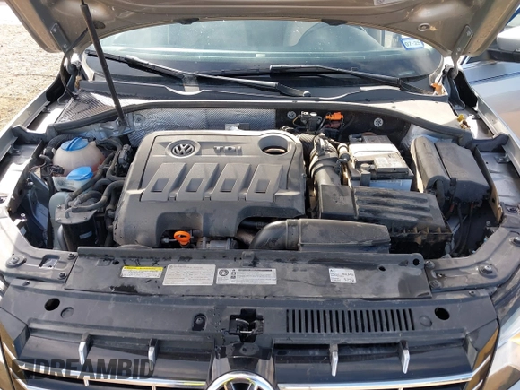 2014 Volkswagen Passat SEL Premium z VIN 1VWCN7A33EC013425, wystawiony jako IAAI lot #41381958 z przebiegiem 104 692 mil mil oraz . Historia ofert i sprzedaży dostępna na DreamBid. Obrazek 10.