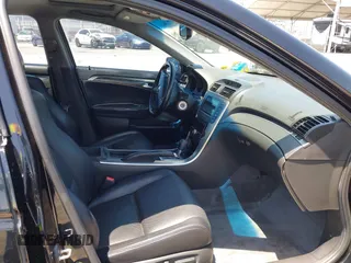 2004 Acura TL z VIN 19UUA66224A017880, wystawiony jako IAAI lot #42408799 z przebiegiem 241 047 mil mil oraz . Historia ofert i sprzedaży dostępna na DreamBid. Obrazek 5.