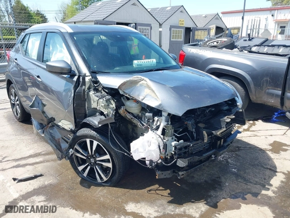 2020 Nissan Kicks SV with VIN 3N1CP5CV1LL550945, listed as a IAAI auction lot 41933319 with 70,519 mi miles. Bid and sale history available at carsss.com. Image 6.