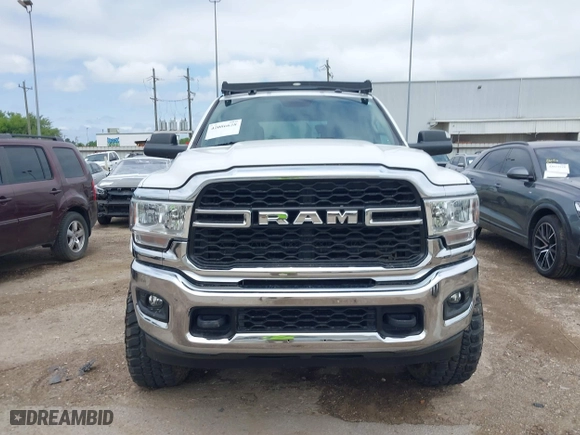 2019 Ram 2500 Big Horn with VIN 3C6UR5DL7KG587151, listed as a IAAI auction lot 42086628 with 137,868 mi miles. Bid and sale history available at carsss.com. Image 12.