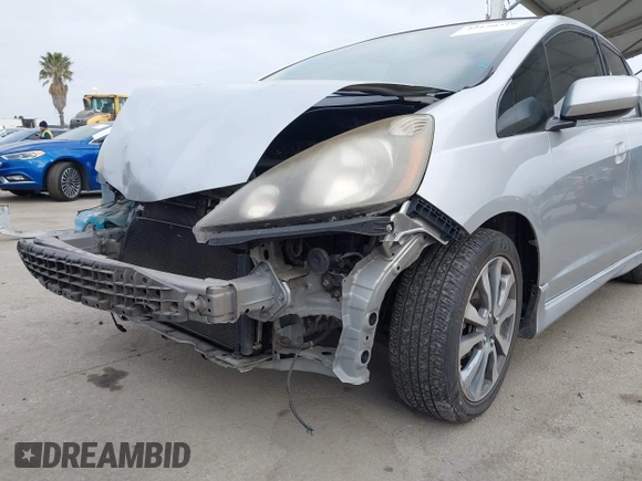 2013 Honda Fit Sport with VIN JHMGE8H58DC003021, listed as a IAAI auction lot 42120318 with 233,056 mi miles. Bid and sale history available at carsss.com. Image 18.