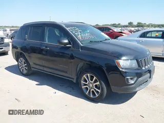 2016 Jeep Compass Sport z VIN 1C4NJCBA8GD650157, wystawiony jako IAAI lot #40500134 z przebiegiem 70 388 mil mil oraz . Historia ofert i sprzedaży dostępna na DreamBid. Obrazek 1.