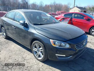 2015 Volvo S60 T5 Premier with VIN YV1612TB3F2315107, listed as a IAAI auction lot 41911081 with 121,149 mi miles. Bid and sale history available at carsss.com. Image 1.