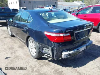 2008 Lexus LS with VIN JTHBL46F285055601, listed as a IAAI auction lot 41973808 with 227,315 mi miles. Bid and sale history available at carsss.com. Image 3.